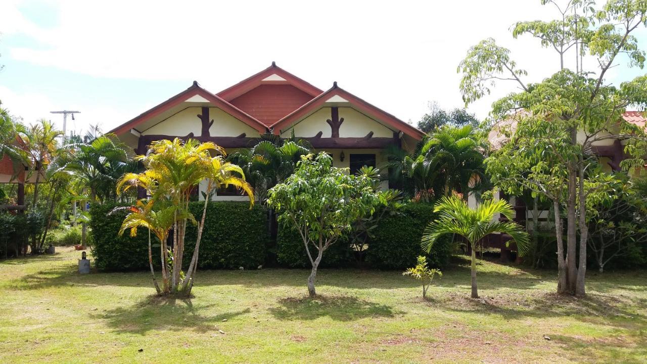 Lanta School Beach Resort Koh Lanta Exterior photo