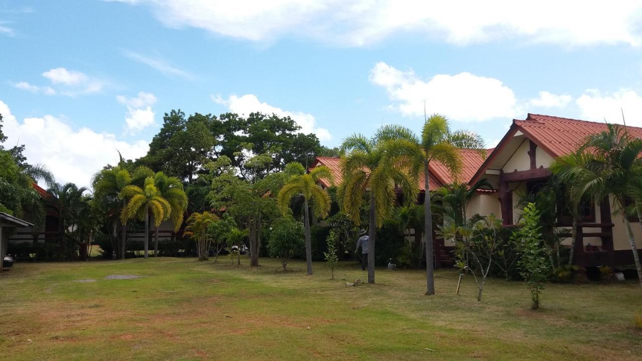 Lanta School Beach Resort Koh Lanta Exterior photo