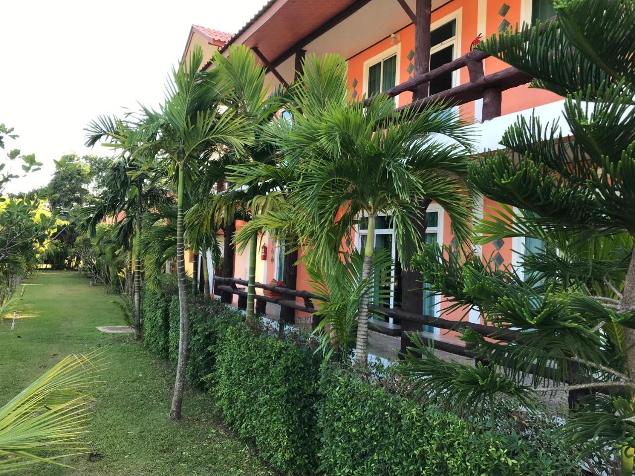 Lanta School Beach Resort Koh Lanta Exterior photo