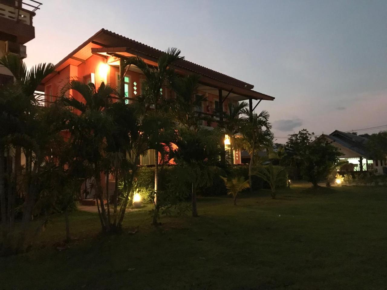 Lanta School Beach Resort Koh Lanta Exterior photo