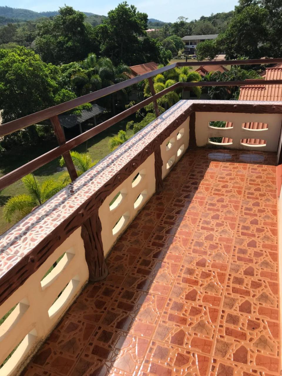 Lanta School Beach Resort Koh Lanta Exterior photo