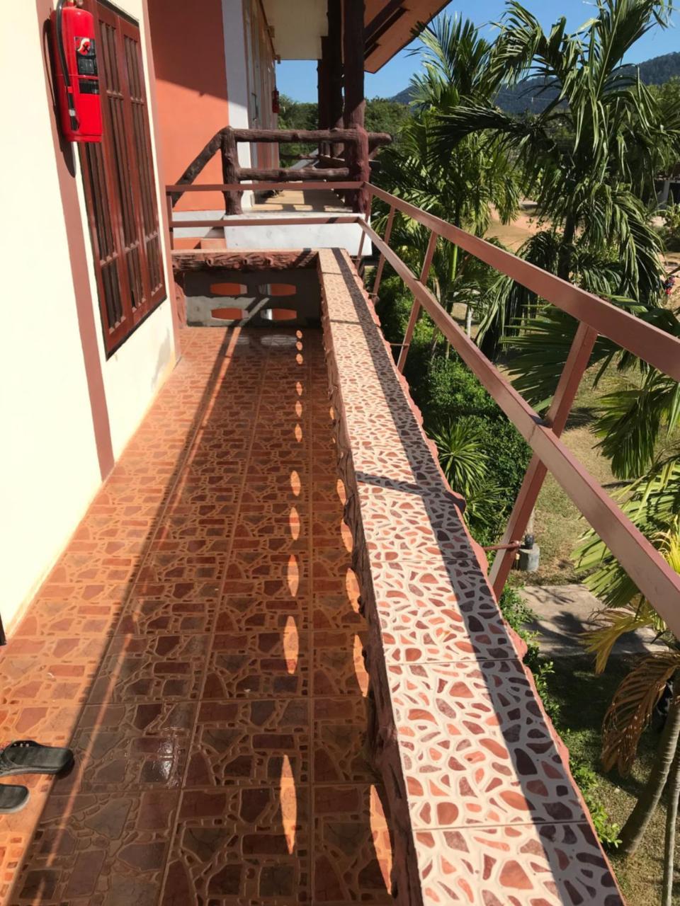 Lanta School Beach Resort Koh Lanta Exterior photo